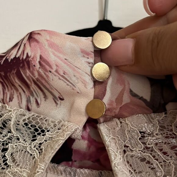 Beautiful Le chateau blouse/Size XS - Picture 2 of 7